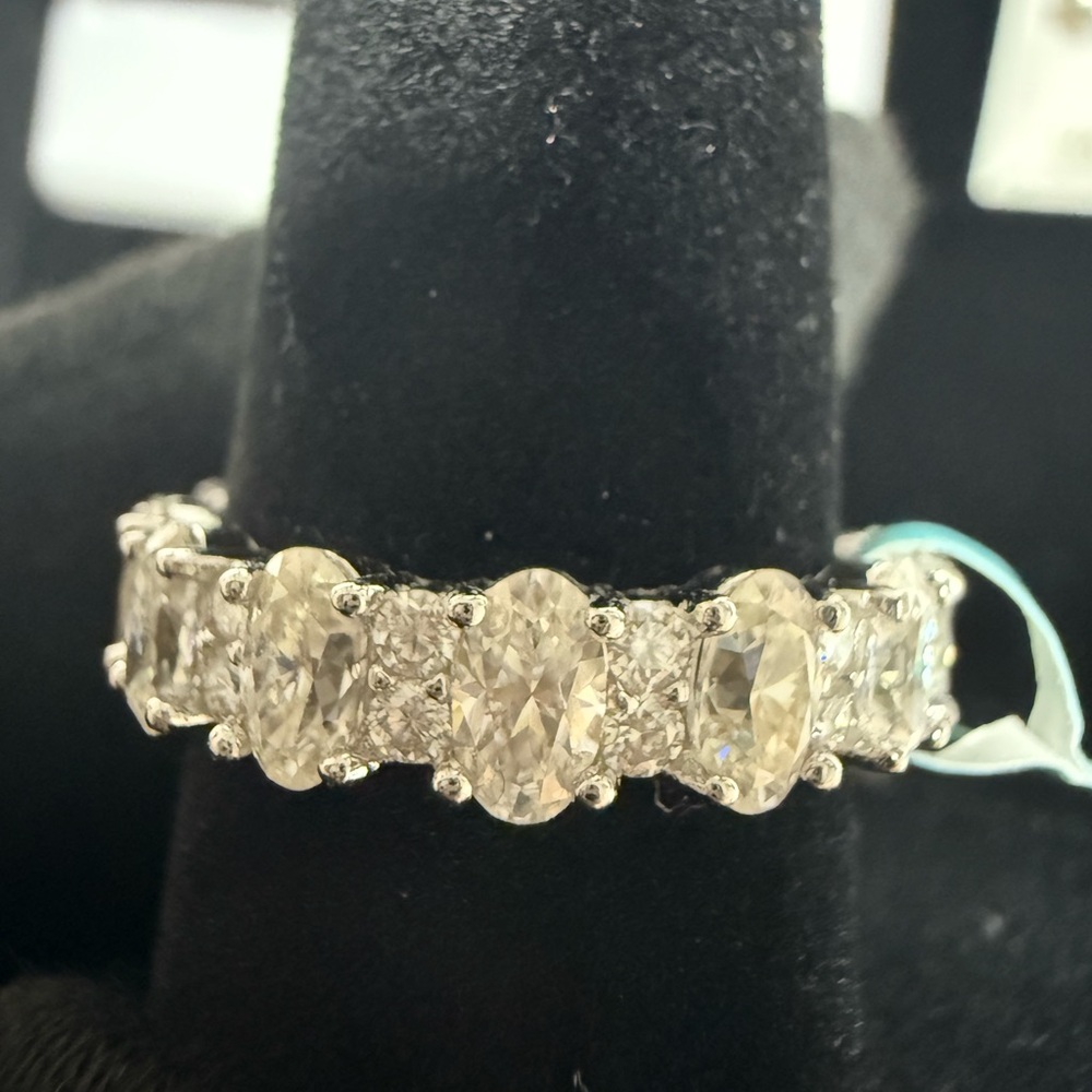 925 Sterling Silver Moissanite Ring size 8